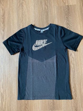 Tee shirt Nike 12 ans taille L enfant