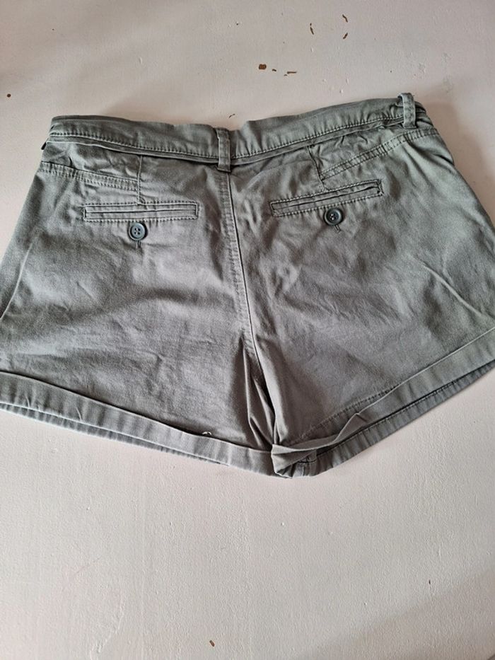 Short kaki - photo numéro 2