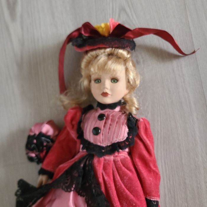 Poupée porcelaine - photo numéro 6