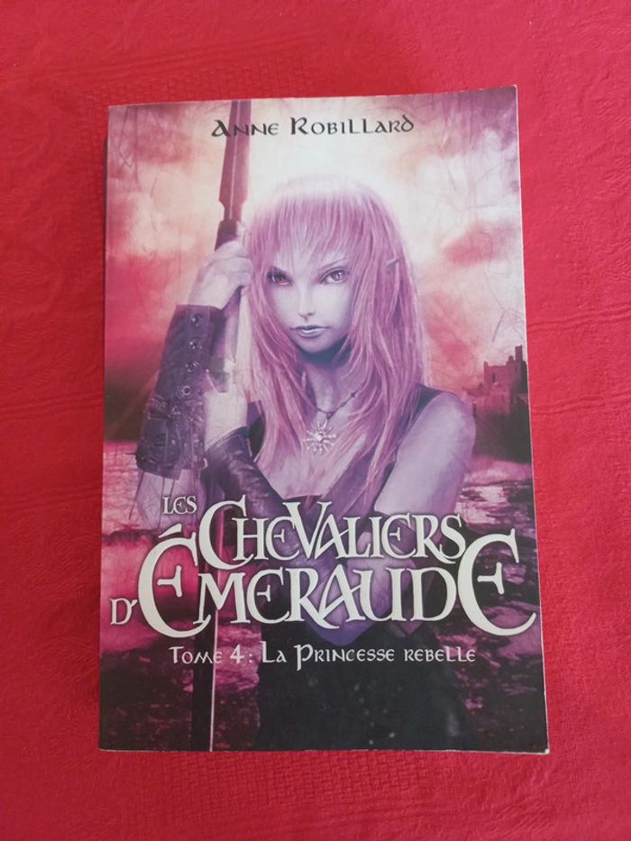 Roman les chevaliers d'émeraude tome 4