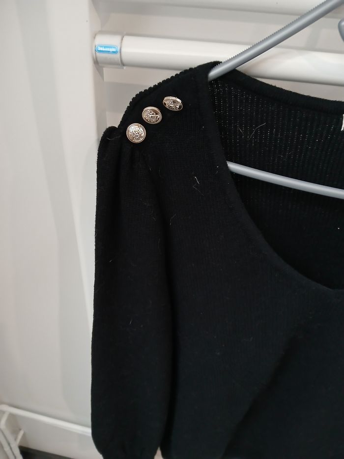 Pull femme  encolure en V,  boutons sur les épaules - photo numéro 3