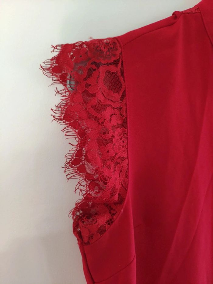 Très jolie tunique rouge à dentelle taille 40 - photo numéro 3