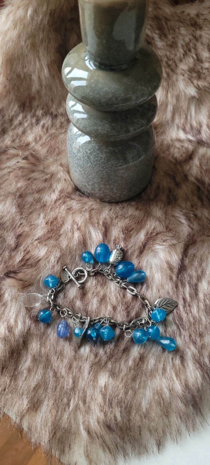 Joli bracelet breloques bleu et argenté - photo numéro 2