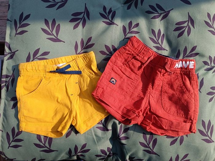 Lot 2 shorts 12 mois