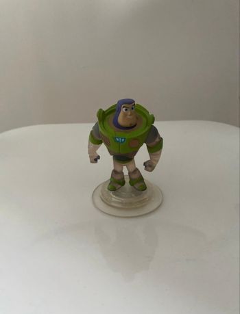 Buzz l’éclair transparent du jeu "Disney Infinity"