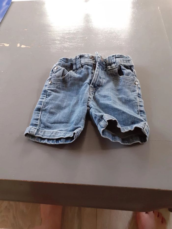 Short en jean s mixte, TQF, taille 3 ans, règlable à la taille, peu mis - photo numéro 2