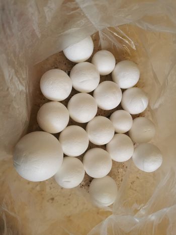 Lot de boules en polystyrène neuves