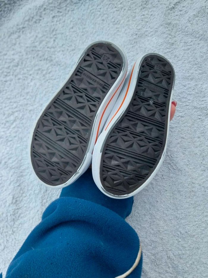 Basket Charlie et friends 23 très bon état - photo numéro 2