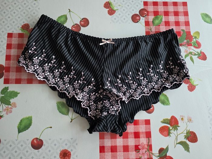 ENSEMBLE SOUTIEN-GORGE ET BOXERS SHORTY NOIR/ROSE TAILLE 38/40 95C LE SHORTY MARQUE C&A - photo numéro 5
