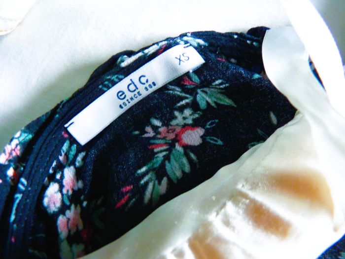 Debardeur femme Esprit edc XS 34 TBE Noir Imprime fleuri col V - photo numéro 4