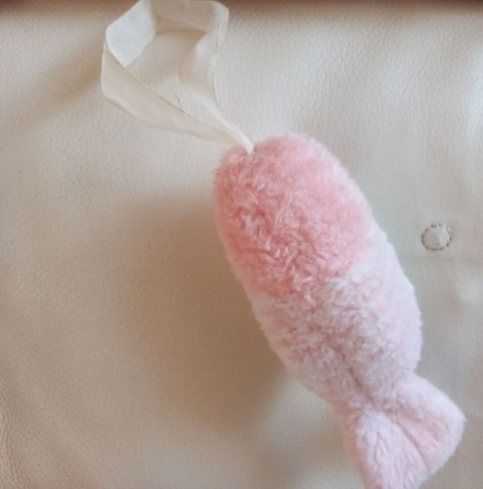 Peluche oiseau Boulgom doudou vintage ancien blanc et rose rayures rayé premier modèle d'occasion  le bruit est HS mécanisme présent intérieur tâche sur ruban - photo numéro 6