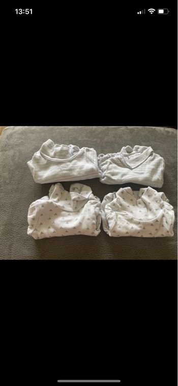 Lot bodies 1 mois 