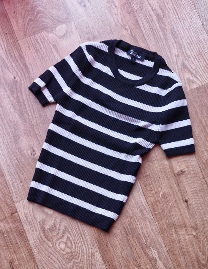 Petit t shirt façon croc top "epais" coloris noir et blanc taille S, TBE