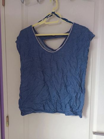 T-shirt bleu à motifs