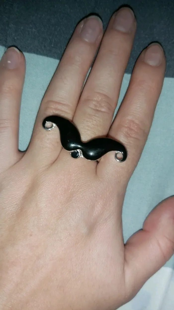 Bague moustache - photo numéro 3