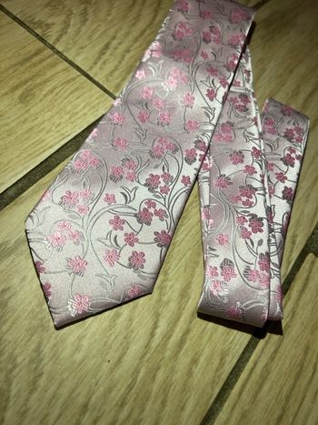 Cravate rose 