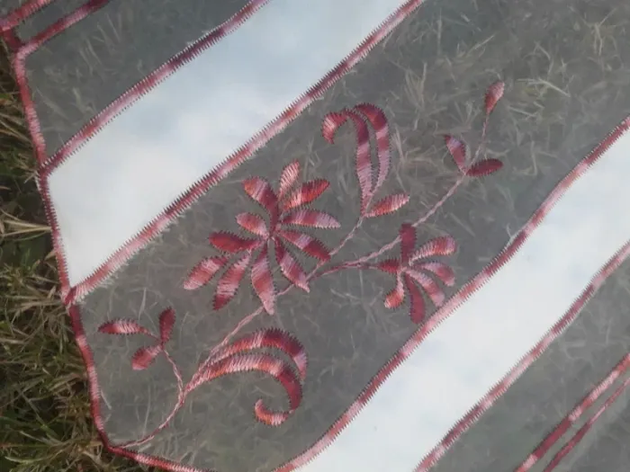 3 rideaux écru et bordeaux - photo numéro 7