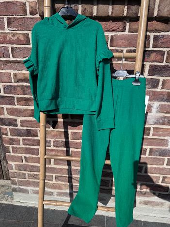 Ensemble taille 8 ans neuf 