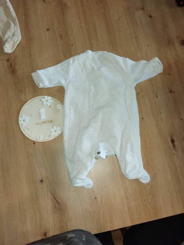 5 pyjamas  velours 1 mois - photo numéro 9