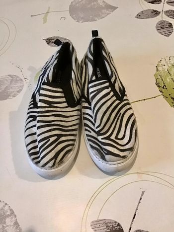 Chaussure détente zébrée noir et blanche taille 38