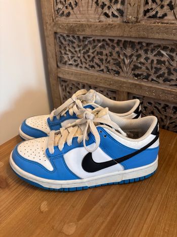 Basket dunk  taille 38 blanche bleue noire Nike