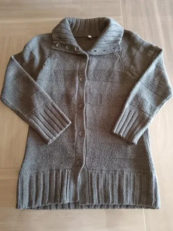 Gilet à bouton epais taille 12 ans