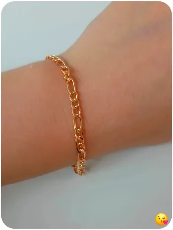 Bracelet doré élégant tendance féminine