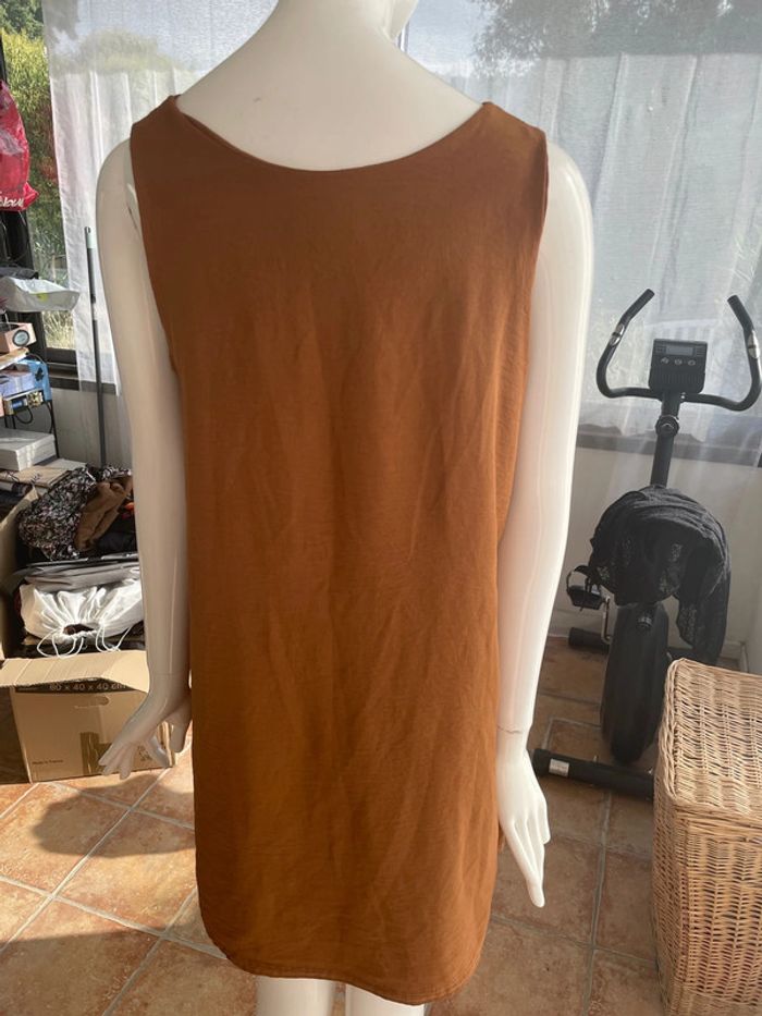 Jolie robe sans manches en taille 42 - photo numéro 3