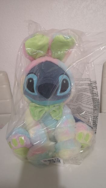 Peluche stitch pâques 2025