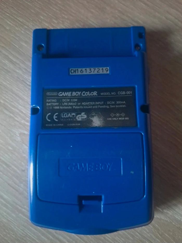 Game Boy Color Violet + Housse rétro officielle – Fonctionnelle 🎮 - photo numéro 3