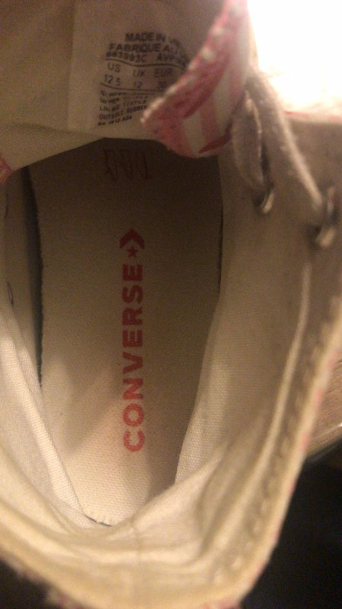 Converse rose avec petit coeur - photo numéro 4