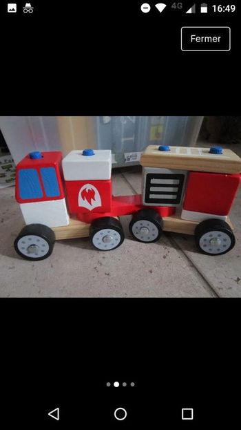 Camion de pompiers en bois