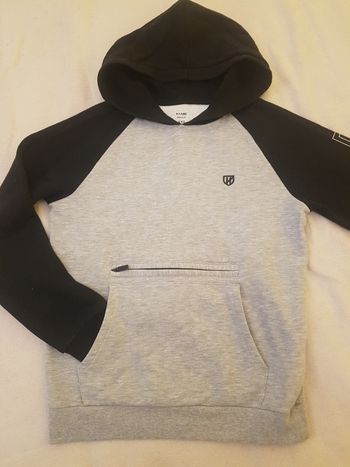 Sweat capuche kiabi taille XXS