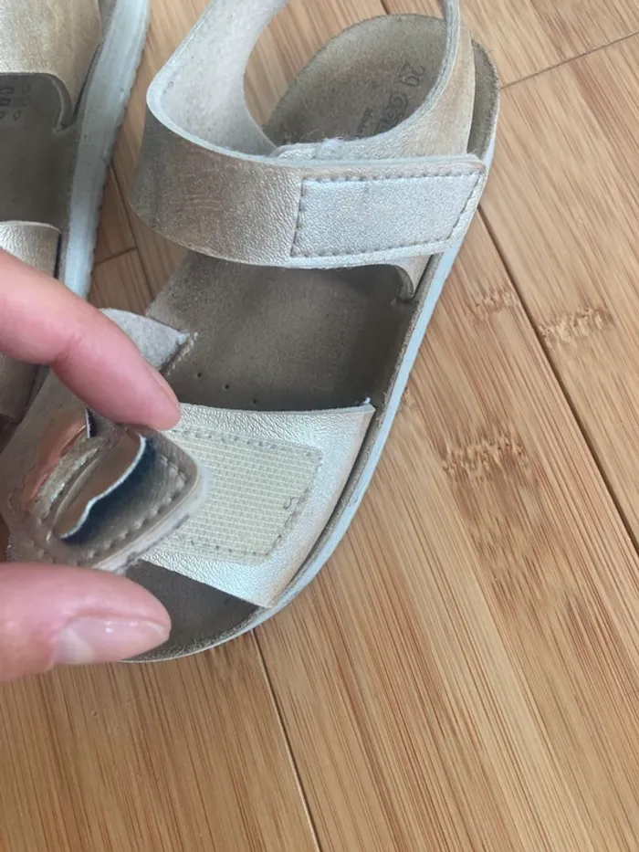 pointure 29 - Sandales dorées en cuir véritable - photo numéro 3