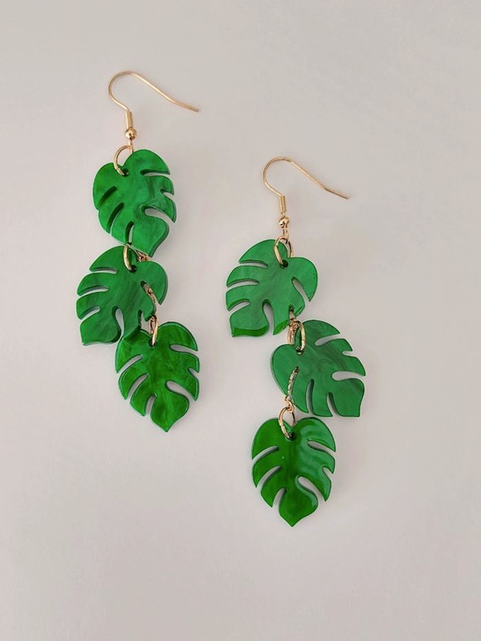 Paire de boucles d'oreilles pendantes, feuilles vertes, neuves 🌴 - photo numéro 4