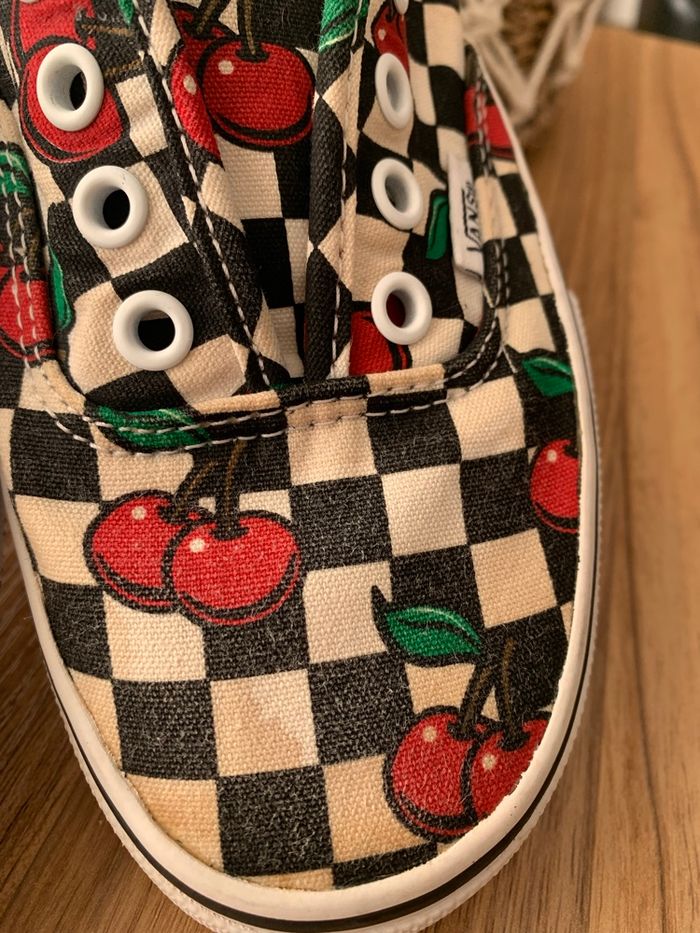 Vans à carreaux et motifs cerises - photo numéro 9