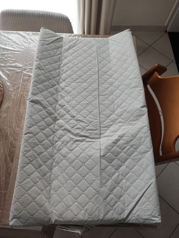 Matelas à langer avec sangles 80x44 en très bon état