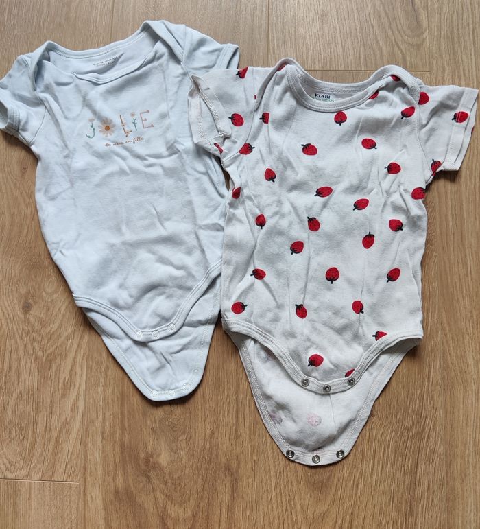 Lot bodies bretelles et manches courtes fille 18 mois - photo numéro 2