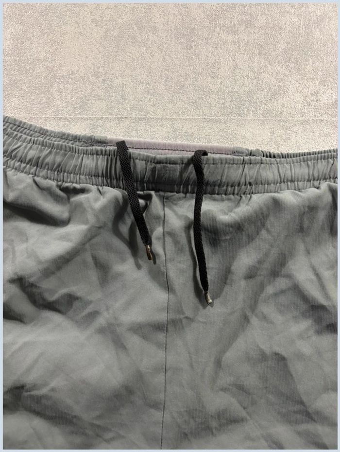 Short Nike Gris logo brodé Taille XL - photo numéro 3