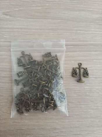 Lot De Pendentifs "Balance De Justice"