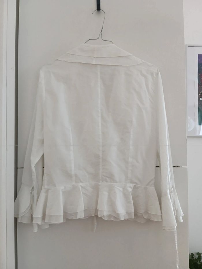 Blouse blanche à froufrous et nouettes - photo numéro 8