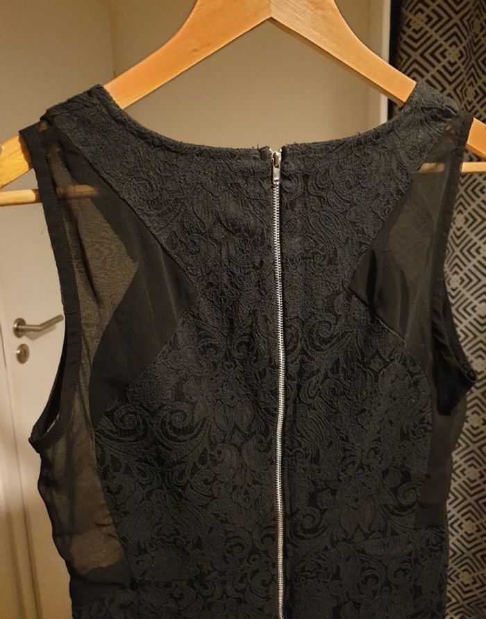 Robe noir pres du corps dentelle - photo numéro 3
