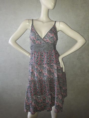 robe grise fleurie taille 42