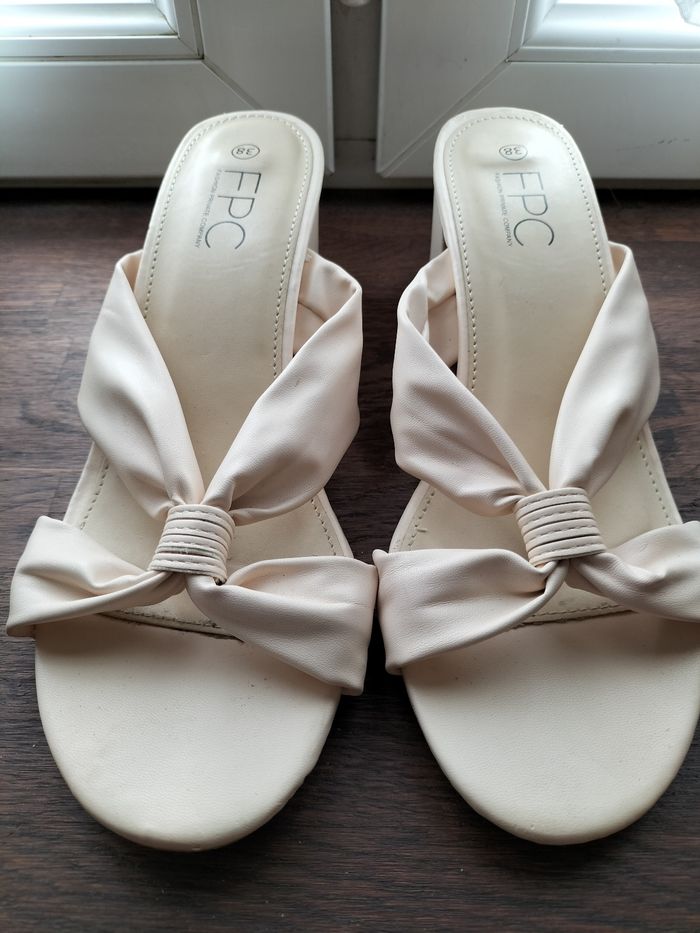 Sandales taille 38 Fashion Private Compagny