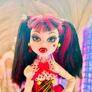 Monster High Draculaura School's Out