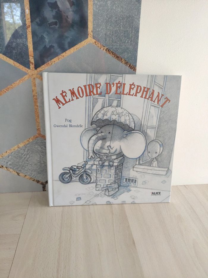 Livre enfant sur la guerre Mémoire d'éléphant Pog Blondelle
