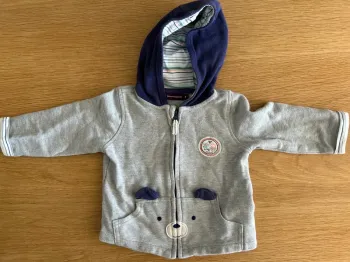 Gilet zippé gris T 18 mois