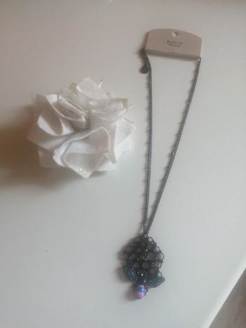🌸Collier Acier noir avec Pendentif abeille "Ikita" neuf 🌸