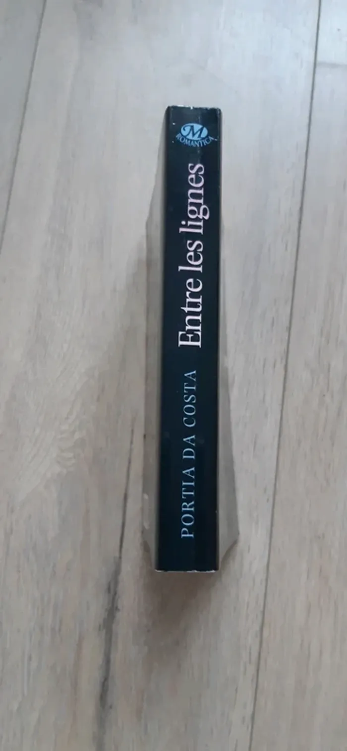 Livre entre les lignes - photo numéro 3