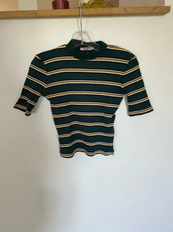 T-shirt vert rayé côtelé Jennyfer